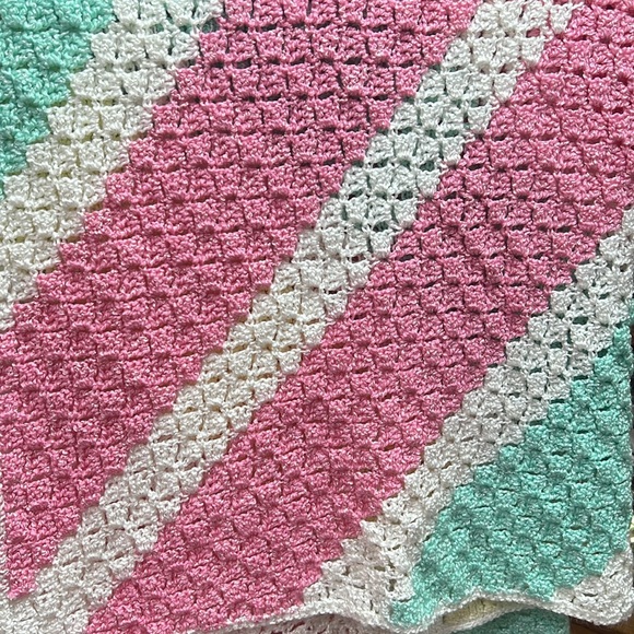 Hand Knit Silky Soft Throw Blanket 42x47 - Picture 5 of 13